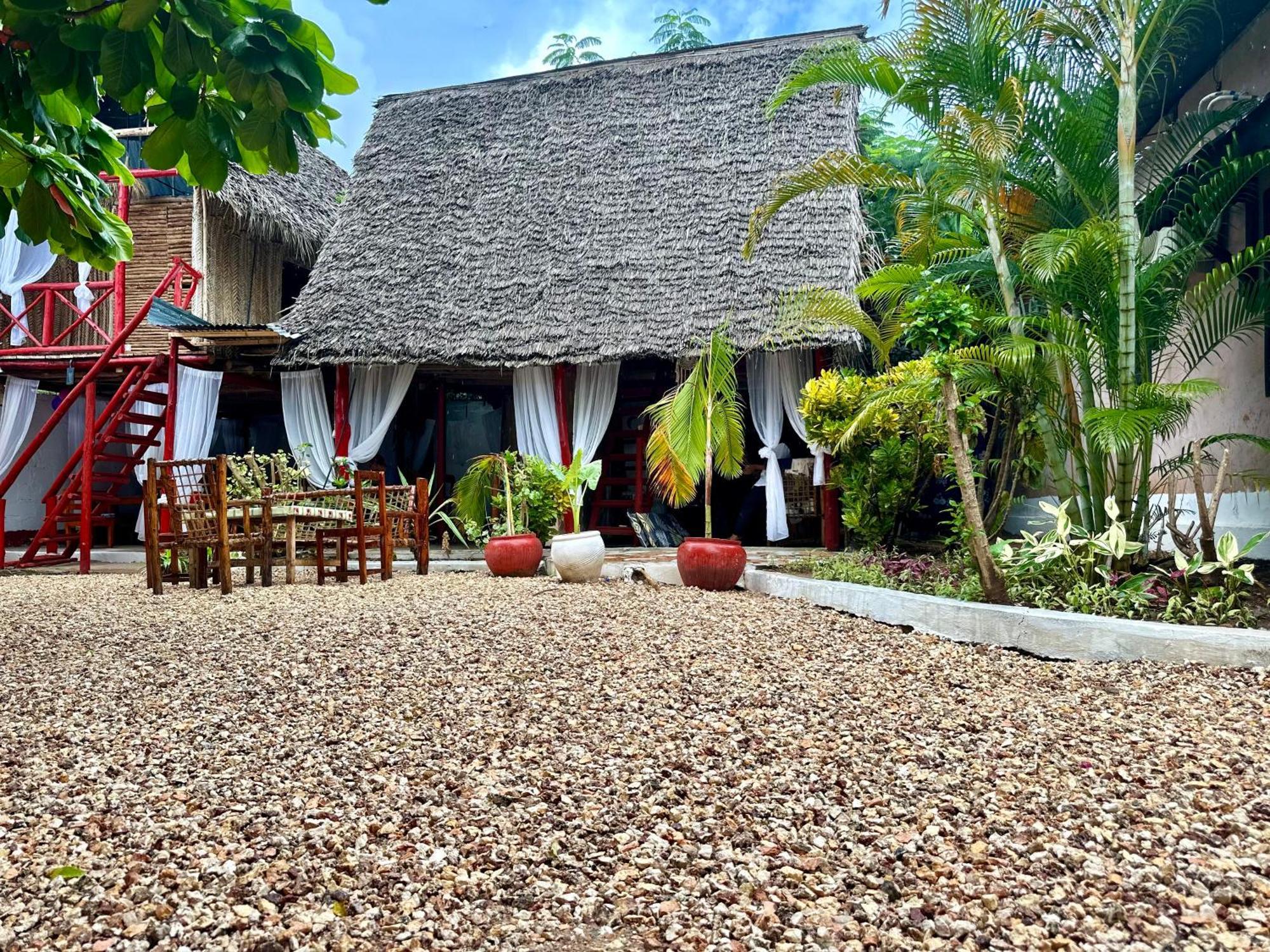 Pole Pole House Hotel Нунгви Екстериор снимка