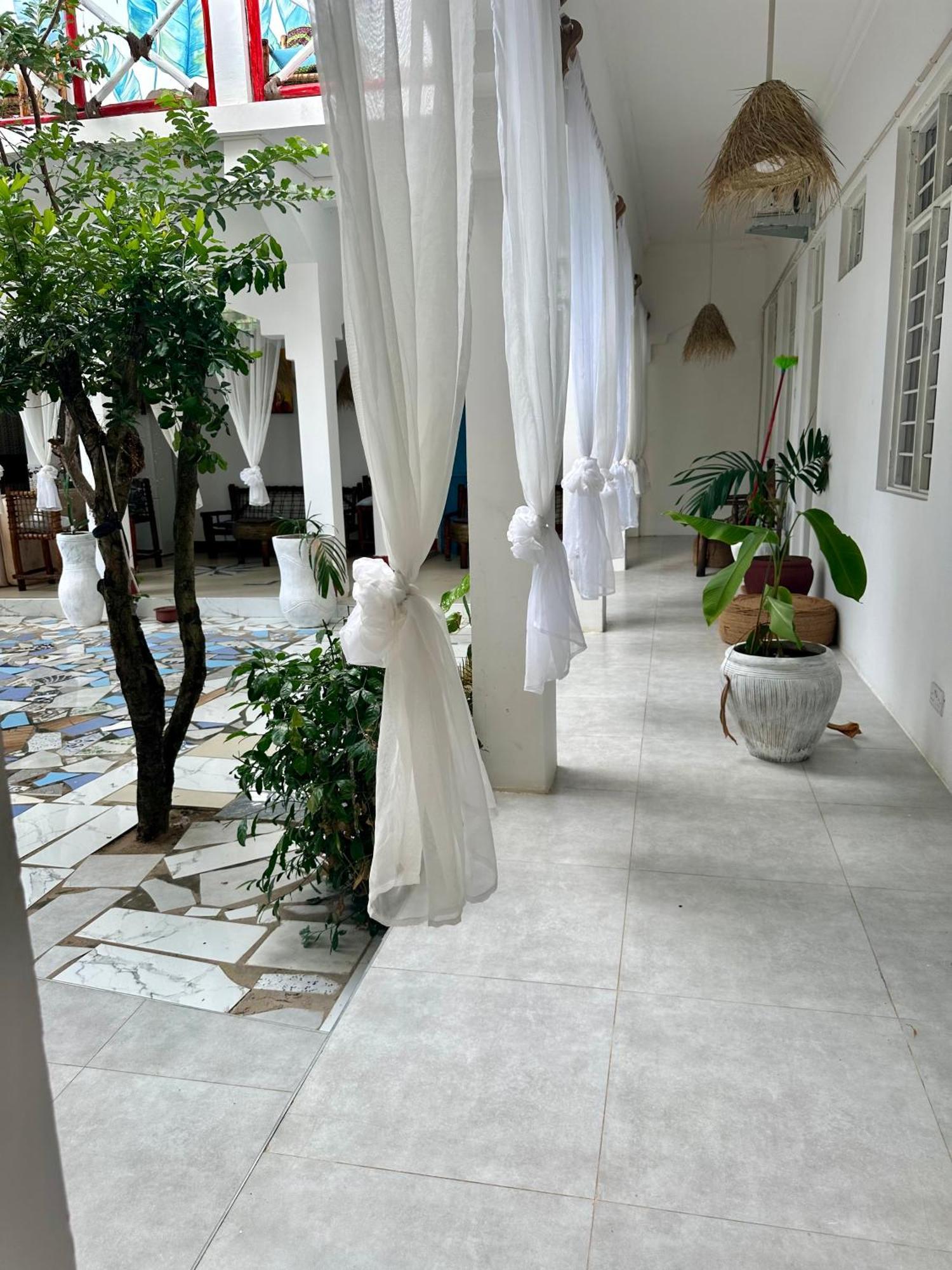 Pole Pole House Hotel Нунгви Екстериор снимка